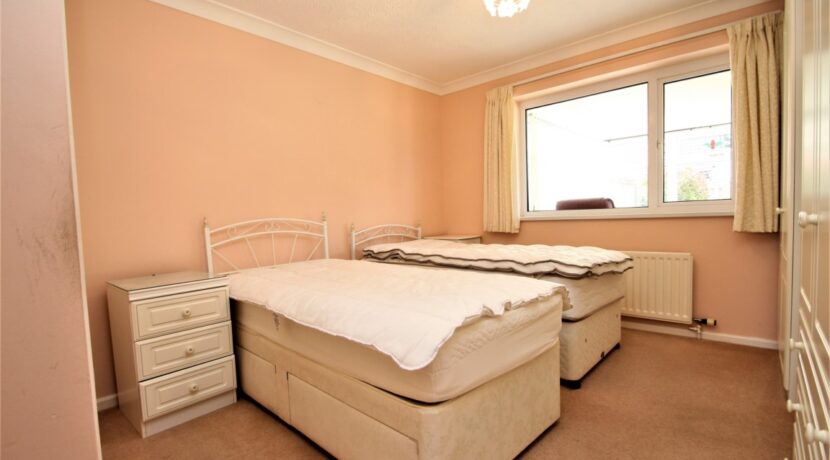 2 Bedroom Bungalow in Highcliffe – Estate Agents Mudeford ! Homes